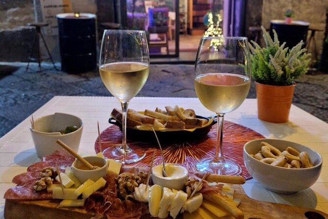 Guided, FUN Wine Tasting with Trivia Games, Napoli - Meeting Tamara near Piazza del Gesù Nuovo