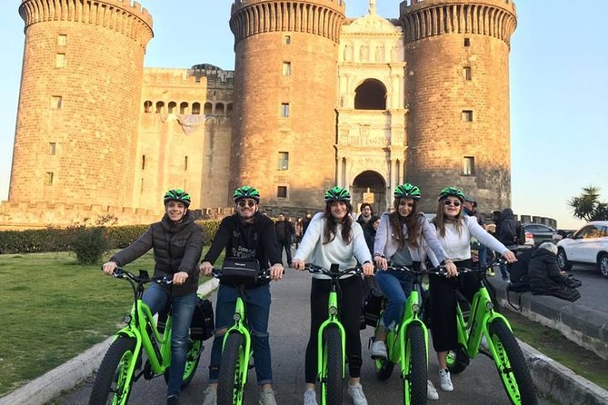 Guided tour of Naples by FAT electric bike - Lungomare Caracciolo: Naples beside the bay