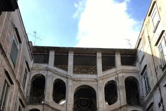Guided tour of the Sanità District with an art expert - What the guiding adds