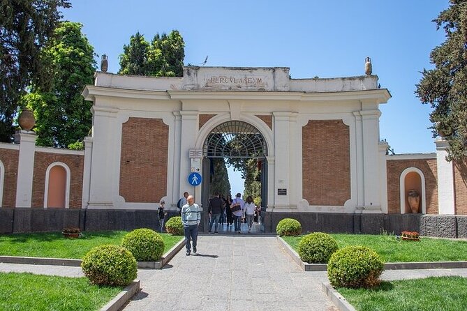 Half Day Excursion to Herculaneum from Naples with Lunch - Lunch near Pompeii, and what it adds