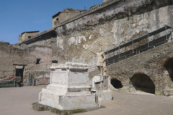 Herculaneum Ruins - The guide confusion is the main risk