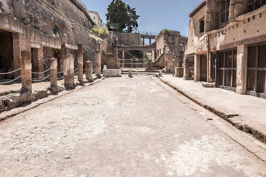 Herculaneum: Skip-the-Line Entry Ticket with Audio Guide - Starting with the map and number system