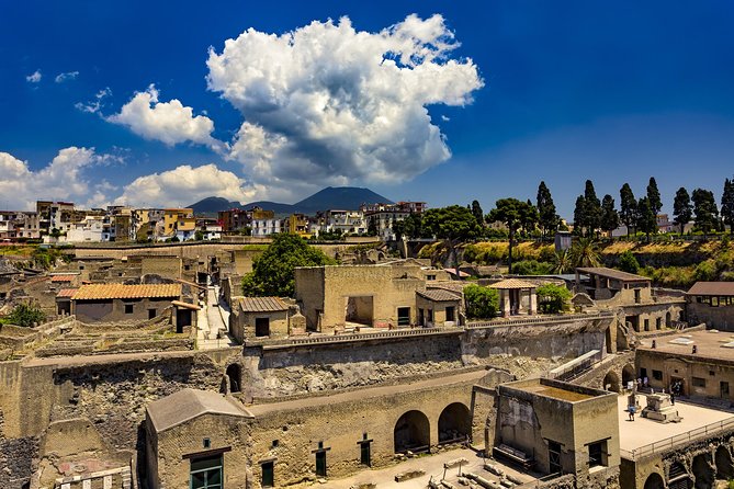 Herculaneum small group tour with an archaeologist - skip the line - Casa dei Cervi and the terrace of M. Nonius Balbus