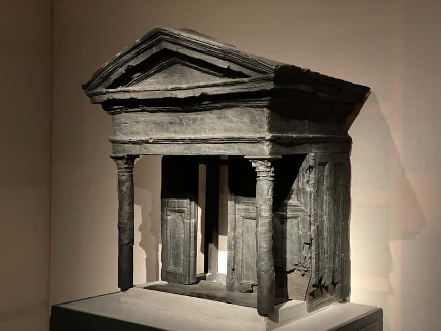 Herculaneum: Tickets & Tour with a Local Archaeologist - The House of Skeletons and the human cost