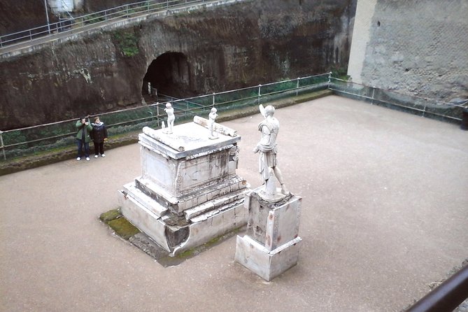 Herculanium guided tour - Why Herculaneum feels different from Pompeii