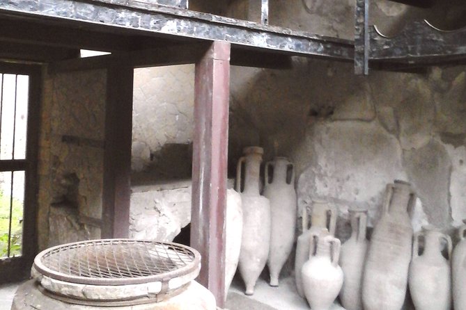 Herculanium guided tour - The ancient square facing the sea