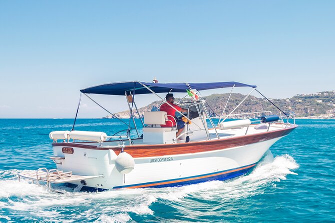 Ischia island private excursion on Gozzo Aprea Milano 8,3m - La Scarrupata and San Montano for open-water swimming