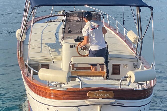 Ischia island private excursion on Gozzo Fratelli Aprea 7,5m - Why a private boat is a smart way to see Ischia
