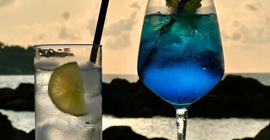 Italian aperitif at the sunset by the sea - Key points to know before booking