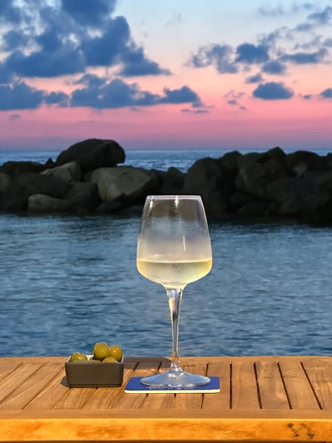 Italian aperitif at the sunset by the sea - The cocktail and the rhythm of the evening