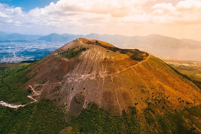 Mount Vesuvius and Pompeii private tour - The private car changes the pace