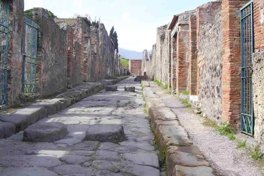 Naples and Pompeii: Half-Day Tour - Plebiscite Square and Naples’ royal center
