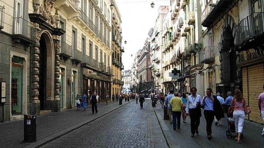 Naples Audioguide - TravelMate app for your smartphone - How the TravelMate app changes a Naples sightseeing day