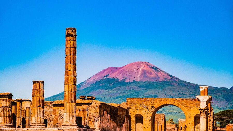 Naples Audioguide - TravelMate app for your smartphone - Who should use this audio guide?
