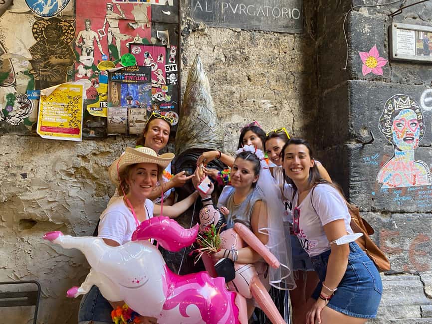 Naples: Bachelorette Party with Insolitaguida - Via dei Tribunali and the final photo