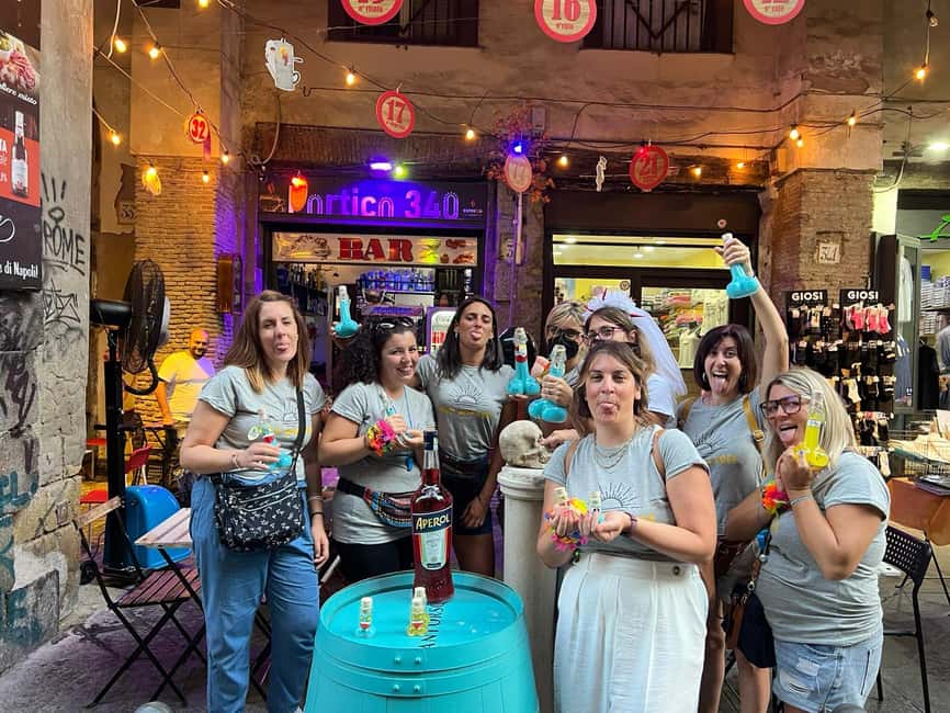 Naples: Bachelorette Party with Insolitaguida - Italian language and group fit