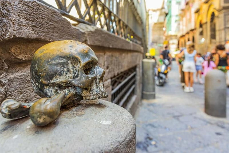 Naples behind the scene walking guided tour - Via dei Tribunali and Santa Maria Maggiore