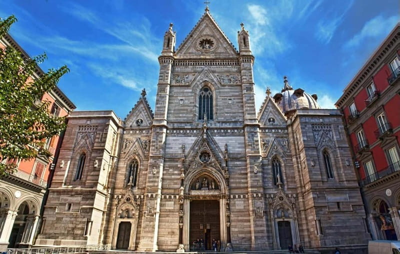 Naples behind the scene walking guided tour - Spaccanapoli and the Hospital of Dolls