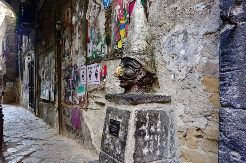 Naples behind the scene walking guided tour - Gesù Nuovo and symbols in the diamond facade