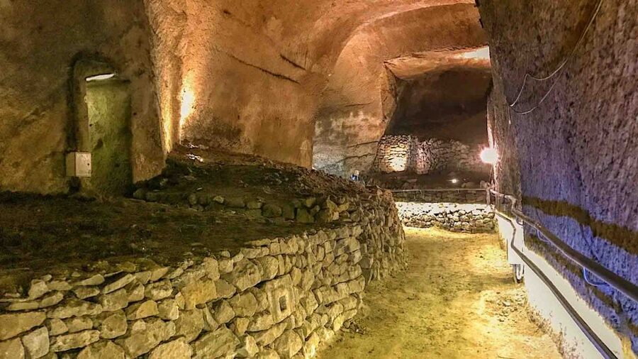 Naples: City and Lapis Museum Tour with an Archaeologist - Why Naples has a city beneath the city