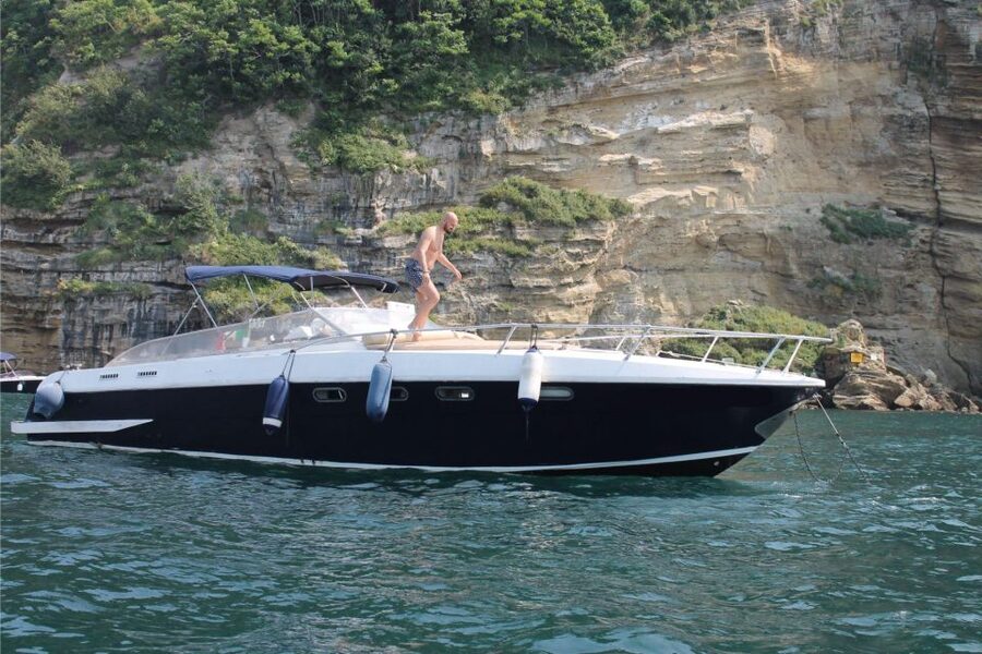 Naples: City Boat Tour with Aperitif - Prosecco first, then Naples from the Gulf