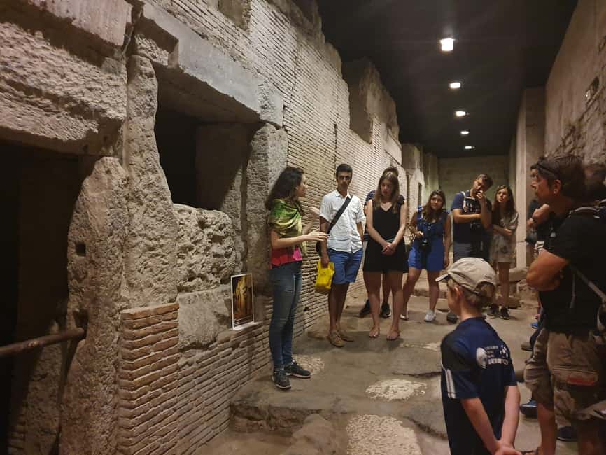 Naples: City Walking Tour w/ Underground Roman Ruins Ticket - Entering the old quarters near Spaccanapoli