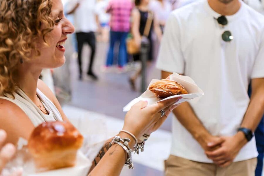 Naples: Culture & Street Food with a Local Guide - Via dei Tribunali and the first bite