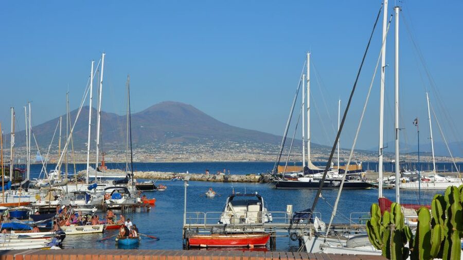 Naples: daily/weekly transport ticket, map and audio guide - A practical first look at Naples from the station
