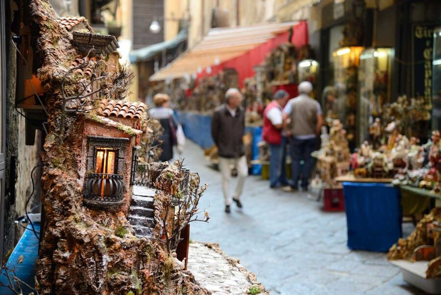 Naples: daily/weekly transport ticket, map and audio guide - Who will get the most from this package