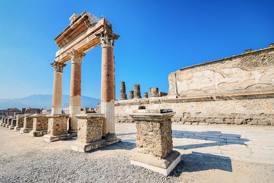 Naples: Day Trip to Pompeii and Capri - The cameo workshop stop