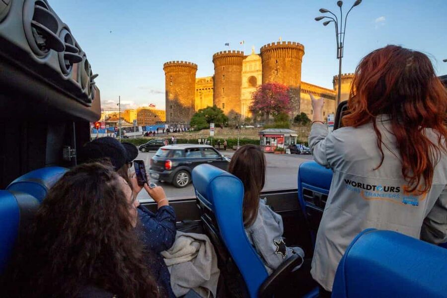 Naples: Evening Sightseeing with Gourmet Dinner - From Molo Beverello to Naples old center