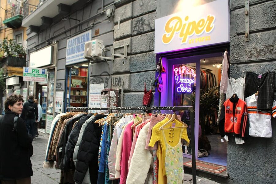 Naples: Family Mythology Treasure Hunt w/ Food Stop - Two lesser-known stops before Piazza Municipio