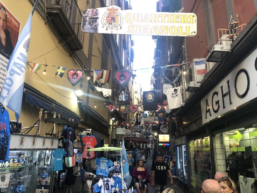 Naples: Guided Pub Crawl in the Old Town - Meeting Samuele outside Toledo Metro