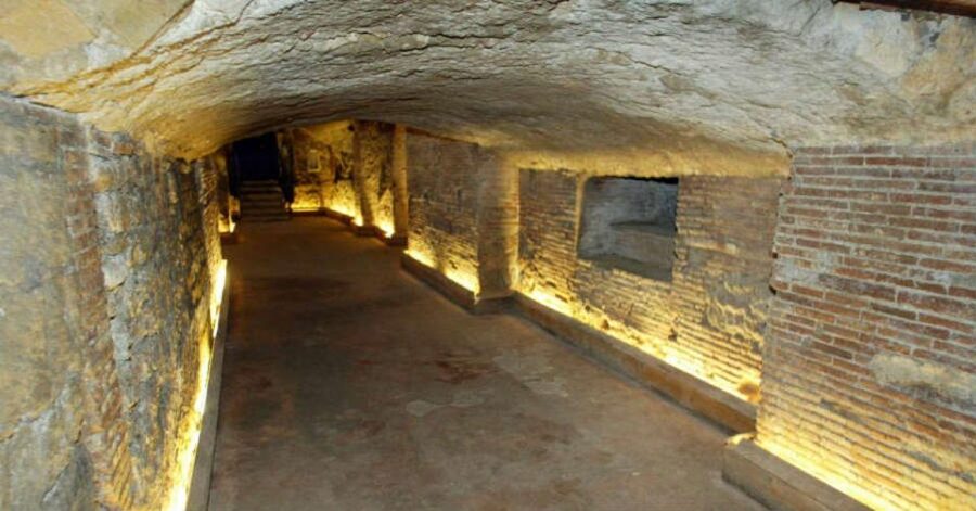 Naples: Historic Center Guided Tour with Underground Ruins - Royal Naples around Piazza del Plebiscito