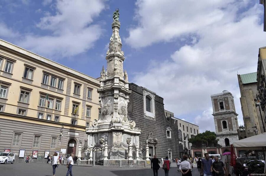 Naples: Historic Center Tour & Veiled Christ Entry Ticket - Obelisco di San Domenico and the street of Christmas shops