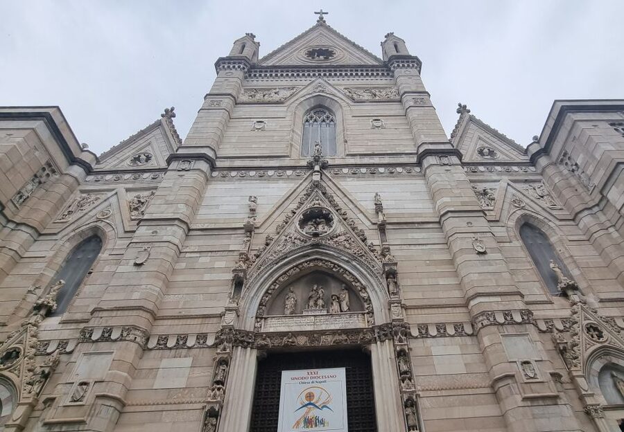 Naples: Monuments and Historic District Self-Guided Tour - The monumental area: broad squares and Gulf views