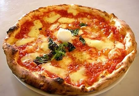 Naples: Night Driving Tour with Local Pizza Dinner - Pizza dinner at a local restaurant