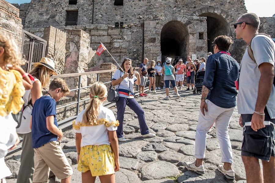 Naples or Sorrento: Full-Day Pompeii and Mount Vesuvius Tour - The day’s main drawbacks