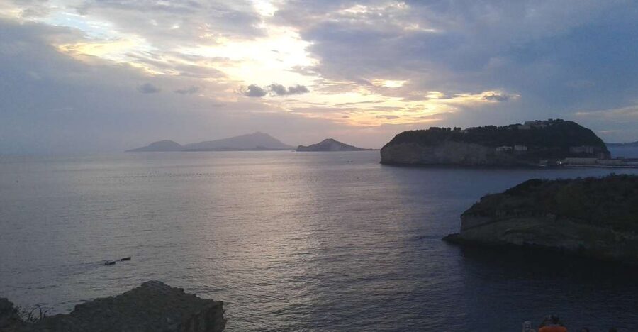 Naples: Panoramic E-Bike Tour - Castel dell’Ovo and the first sea views