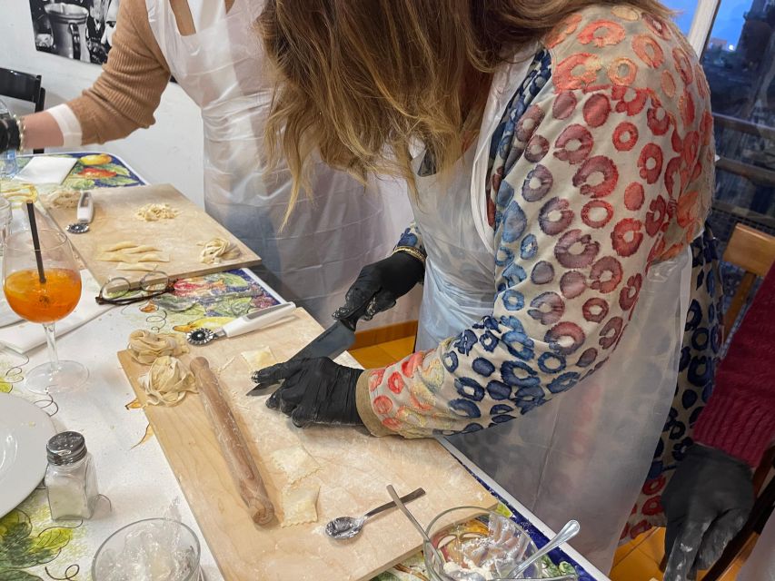 Naples: Pasta Cooking Class with Tiramisù and a Drink - What you actually make during the two hours