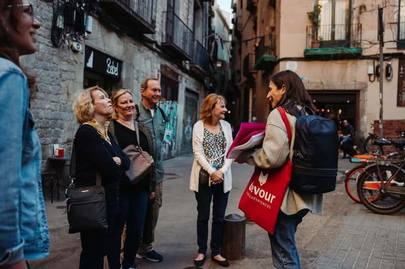 Naples: Pasta, Wine & Authentic Food Tour - Start at Piazza Amedeo, then let Naples set the pace