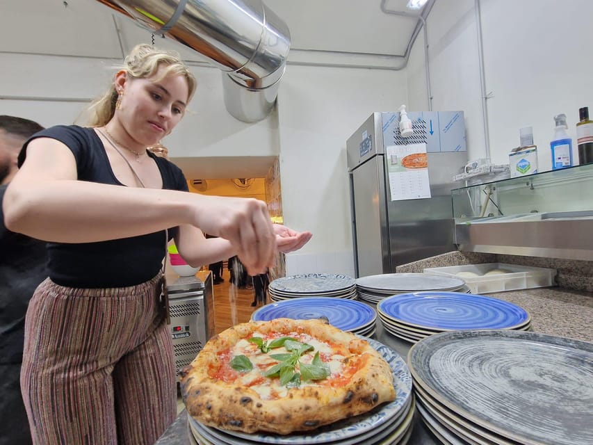 Naples: Pizza Making Class with Local Pizzaiolo - The People Make the Class