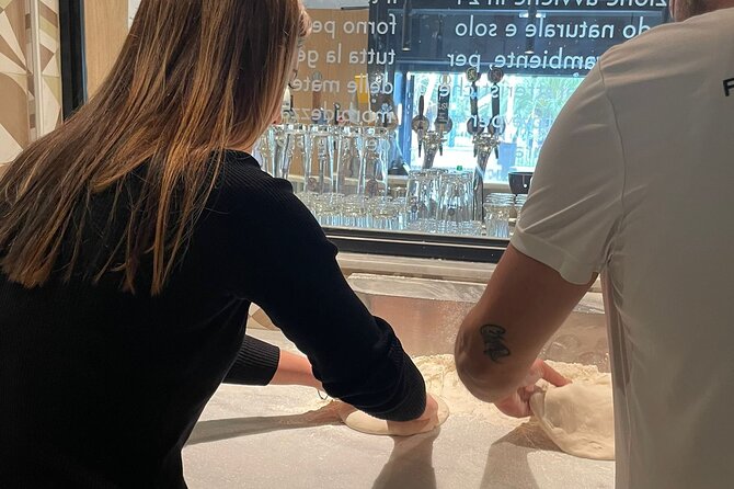 Naples: Pizza Making Class with Professional Pizzaiolo - Small details that make the experience easier