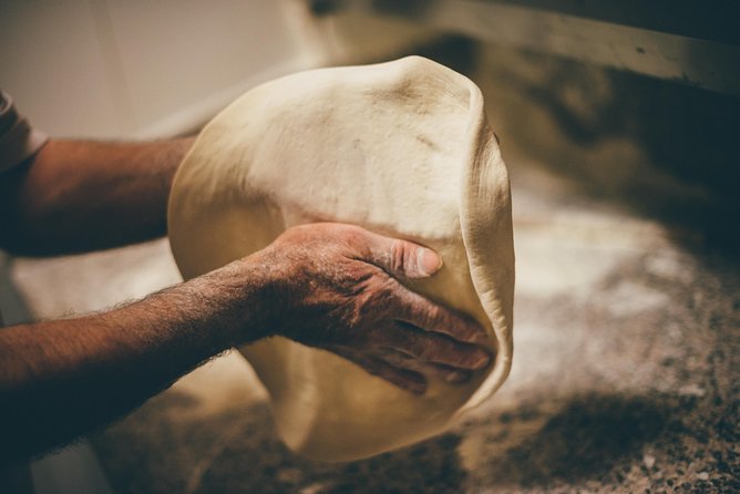 Naples Pizza-Making: From Dough to Dessert & Wine at Pizzeria - The social side of a small pizzeria class