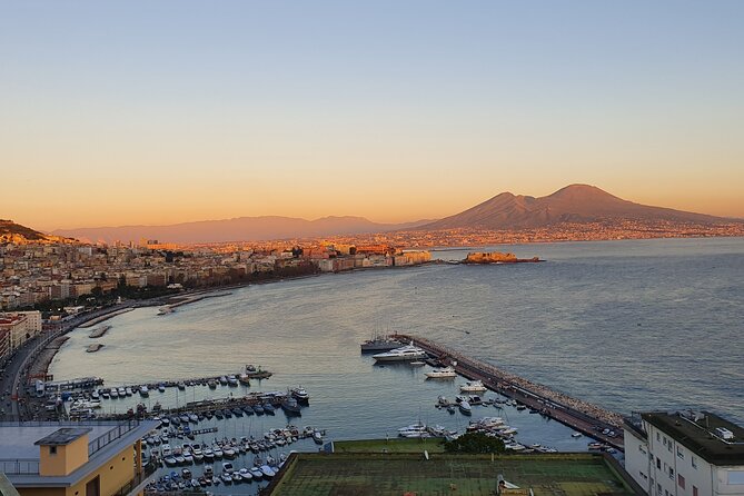 Naples, Pompeii and Vesuvius full day tour from Naples - Naples first: a fast look at the city center