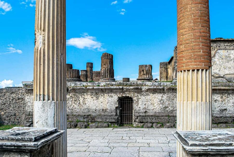 Naples: Pompeii Skip-the-Line Ticket with Round-Trip Bus - Meeting the bus in Naples