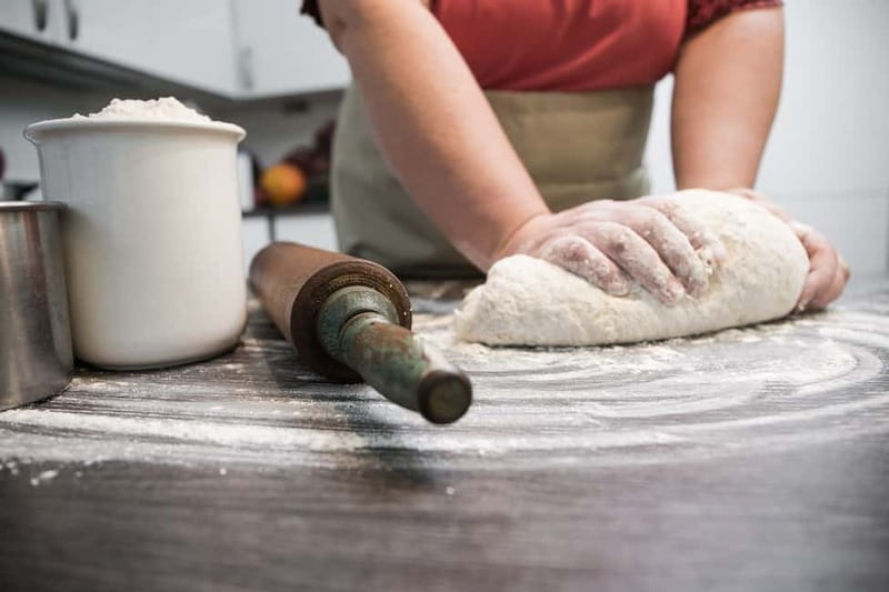 Naples: Premium Pizza-Making Class at a Pizzeria - The guides make the difference