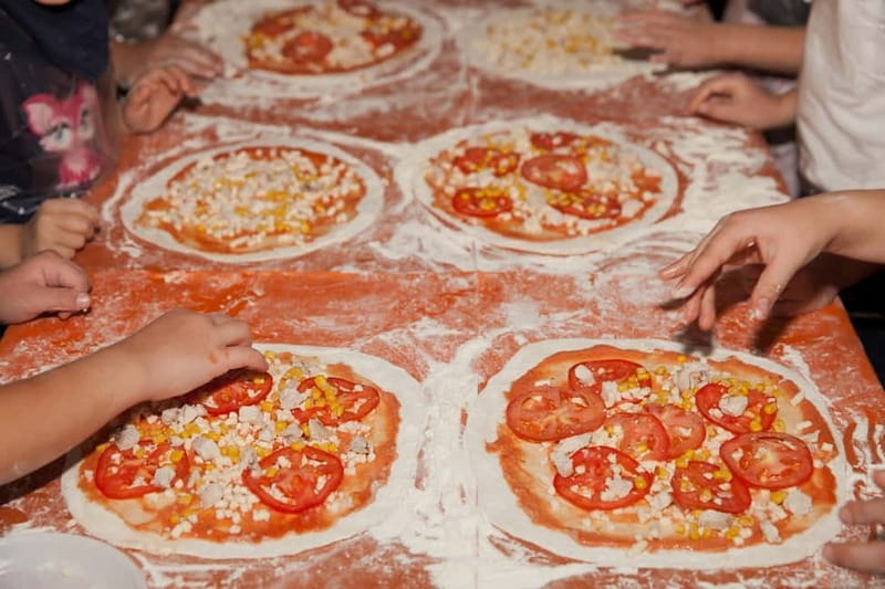Naples: Premium Pizza-Making Class at a Pizzeria - What the two-hour schedule really gives you