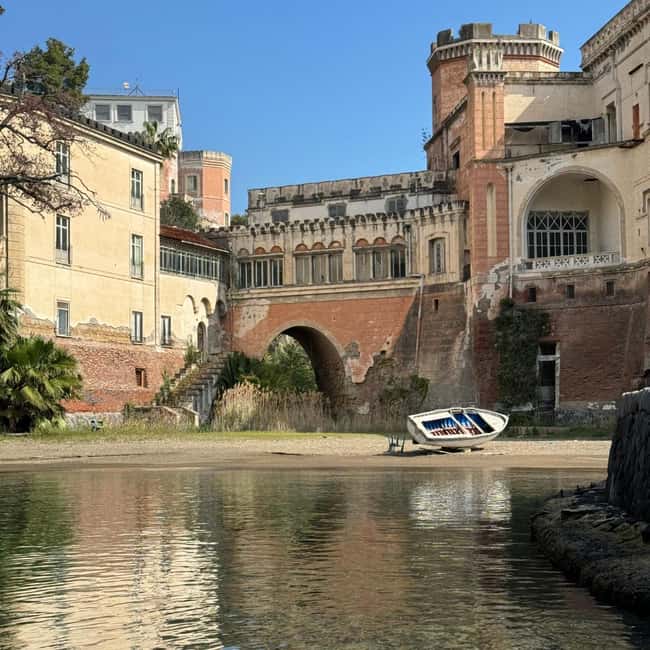 Naples: Private Coastline Boat Tour - From Mergellina to the villas of Posillipo
