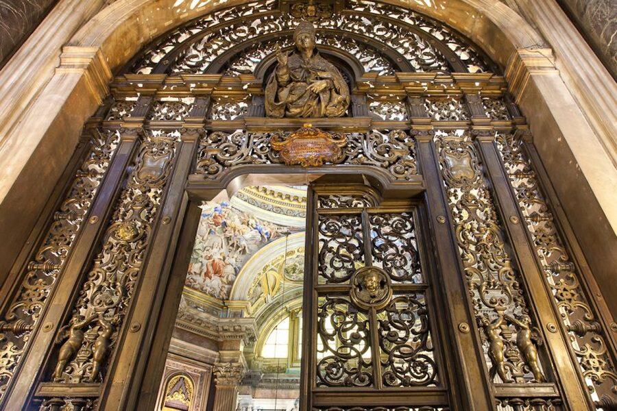 Naples: San Gennaro Experience With Filangieri Museum Option - Small details that can make the visit better